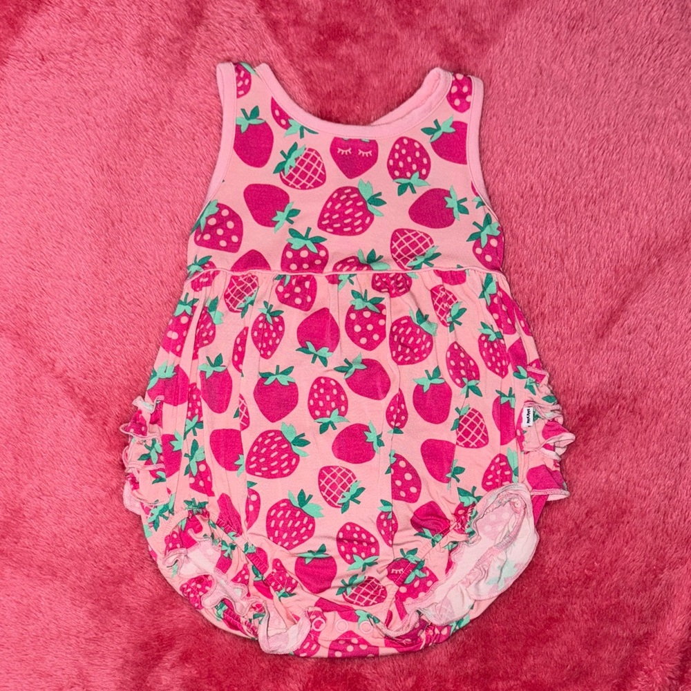 VGUC Little Sleepies Sweet Strawberries 🍓 Bubble Romper (Size 6-12 months)